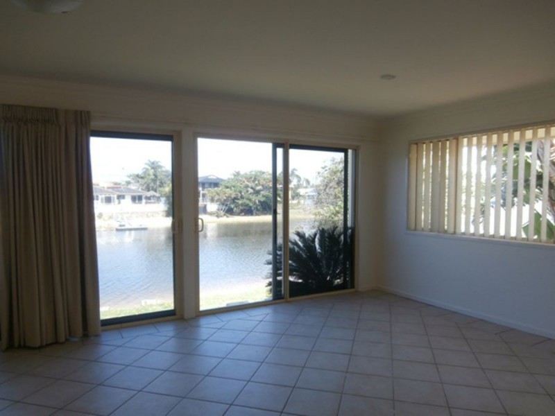 11 Gretel Drive, Mermaid Waters QLD 4218