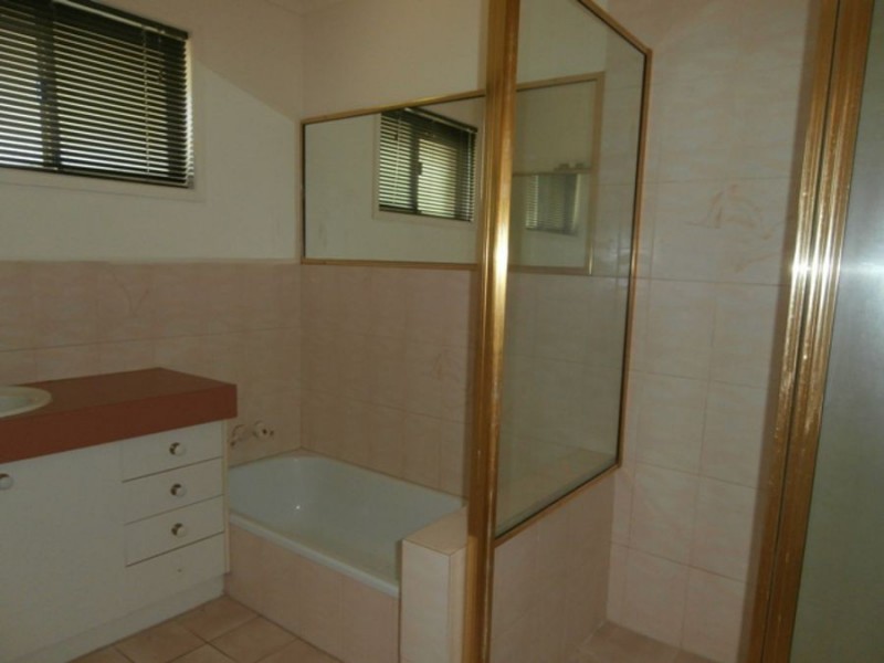 11 Gretel Drive, Mermaid Waters QLD 4218