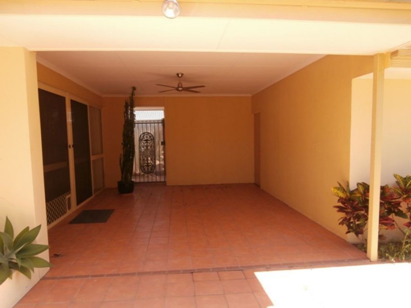 11 Gretel Drive, Mermaid Waters QLD 4218