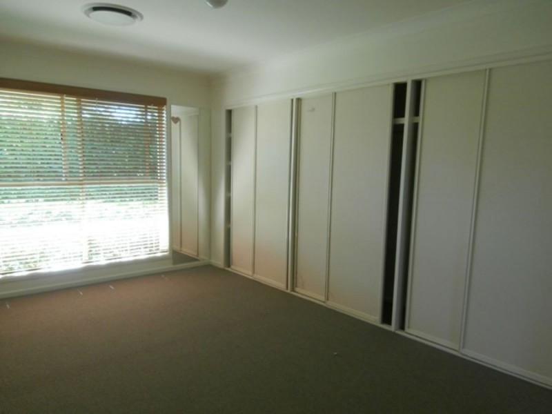 11 Gretel Drive, Mermaid Waters QLD 4218