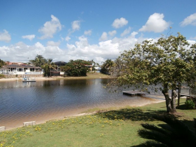 11 Gretel Drive, Mermaid Waters QLD 4218