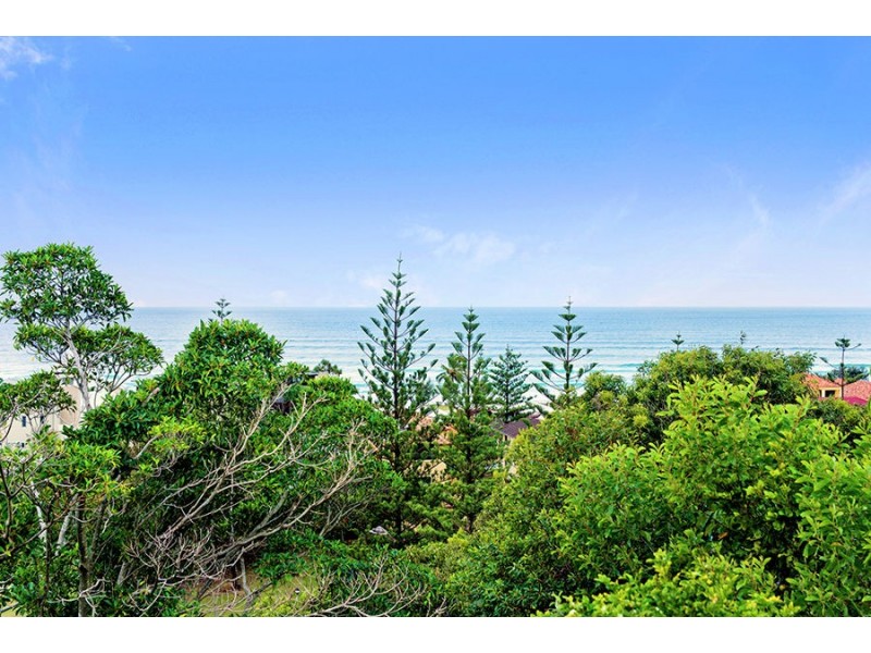 A14/1 Great Hall Drive, Nobby Beach QLD 4218
