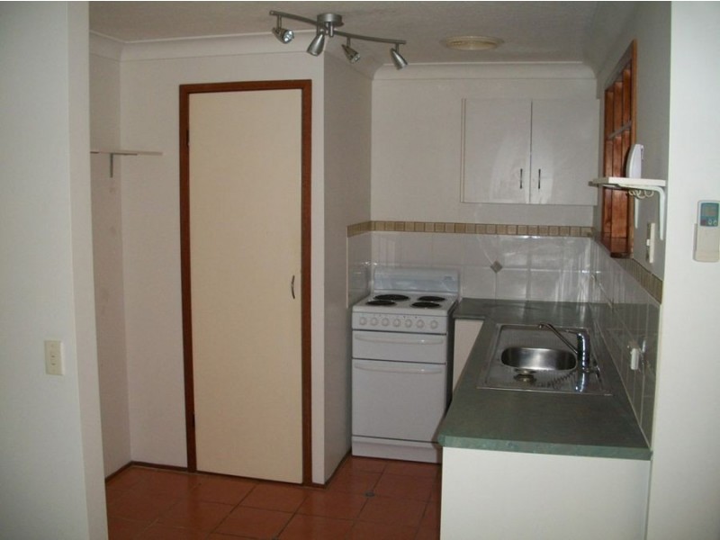 2/10 Angie Court, Mermaid Waters QLD 4218