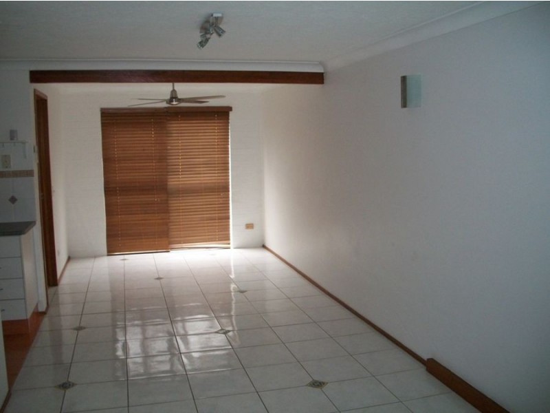 2/10 Angie Court, Mermaid Waters QLD 4218