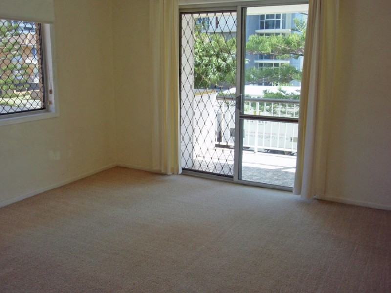 4/16 Anne Av, Broadbeach QLD 4218