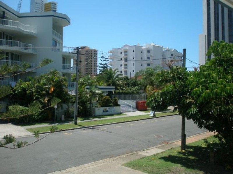 4/16 Anne Av, Broadbeach QLD 4218