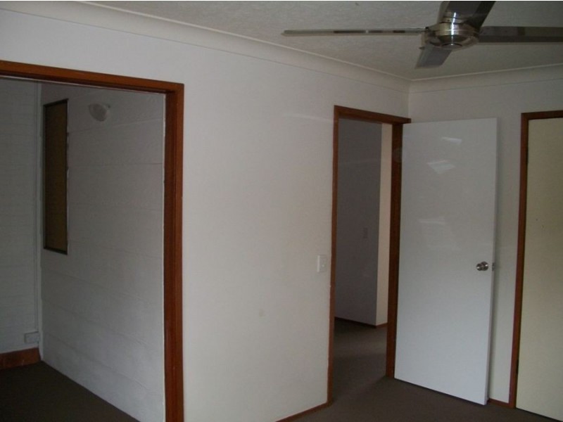 2 10 Angie Court, Mermaid Waters QLD 4218