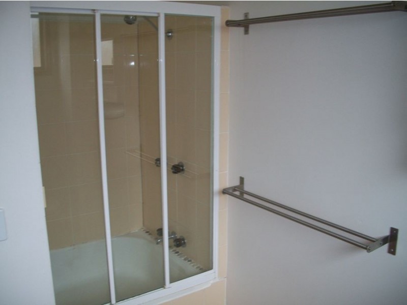 2 10 Angie Court, Mermaid Waters QLD 4218