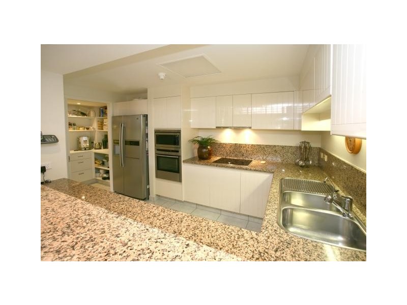 Clear Island Waters QLD 4226