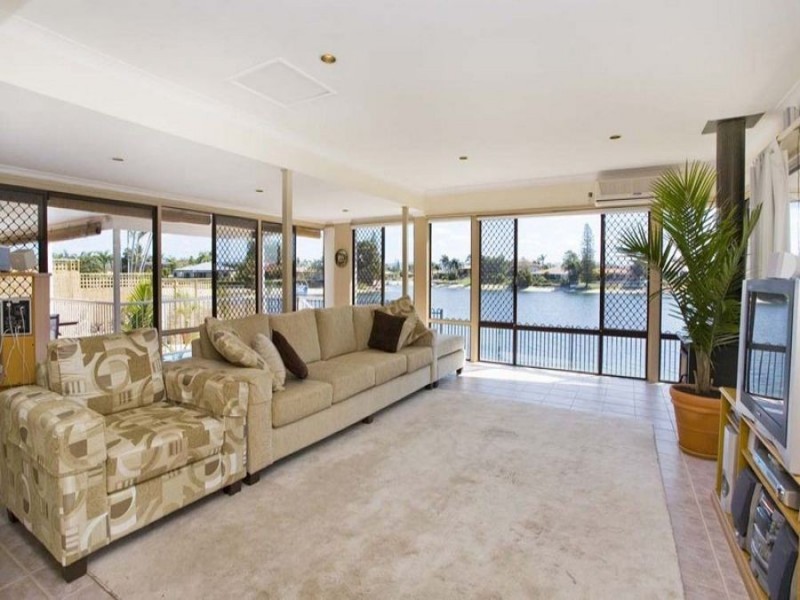 72 Avanti Street, Mermaid Waters QLD 4218