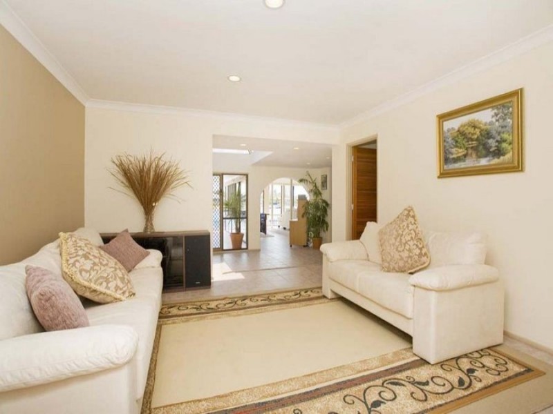 72 Avanti Street, Mermaid Waters QLD 4218