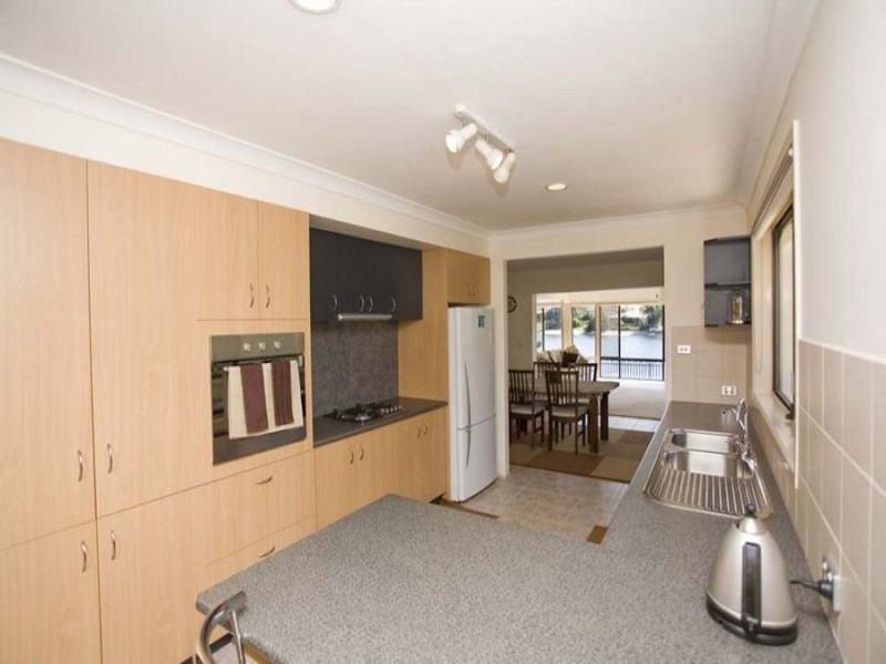 72 Avanti Street, Mermaid Waters QLD 4218