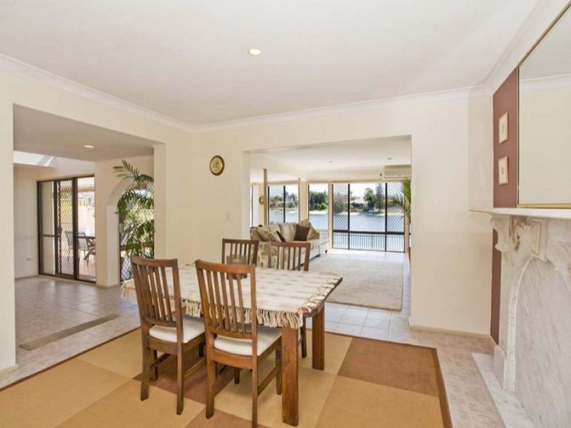 72 Avanti Street, Mermaid Waters QLD 4218