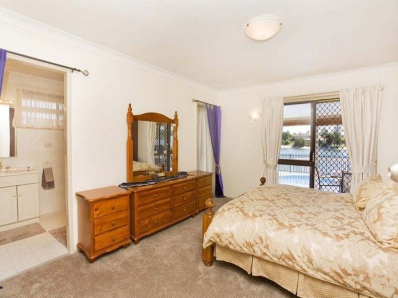 72 Avanti Street, Mermaid Waters QLD 4218