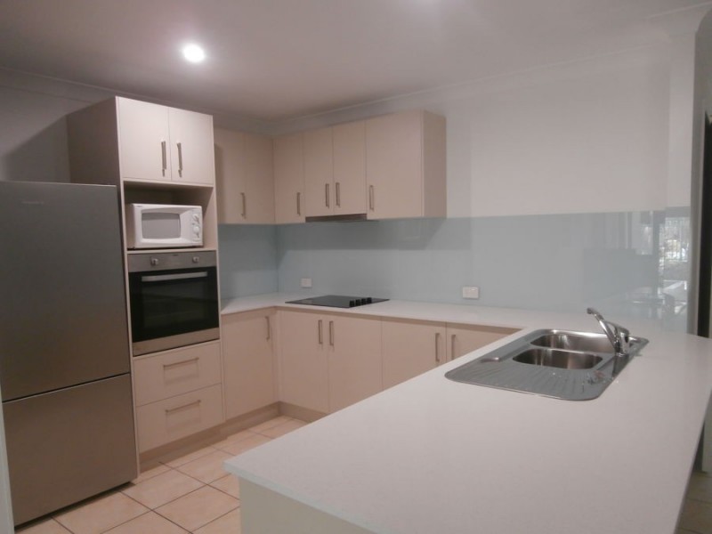 7B Great Hall Drive “Magic Mountain”, Miami QLD 4220