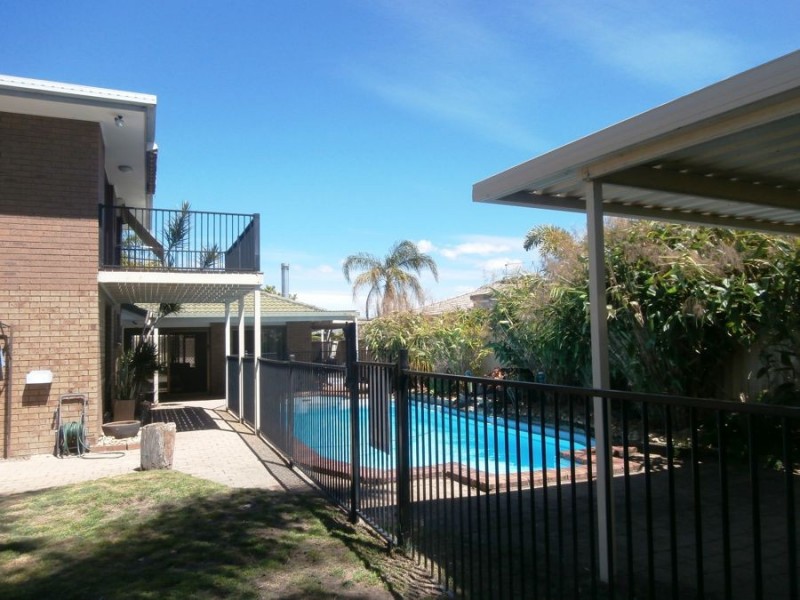 23 Honeyeater Drive, Burleigh Waters QLD 4220