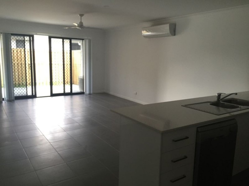 1/1 Bottle Brush Circuit, Coomera QLD 4209