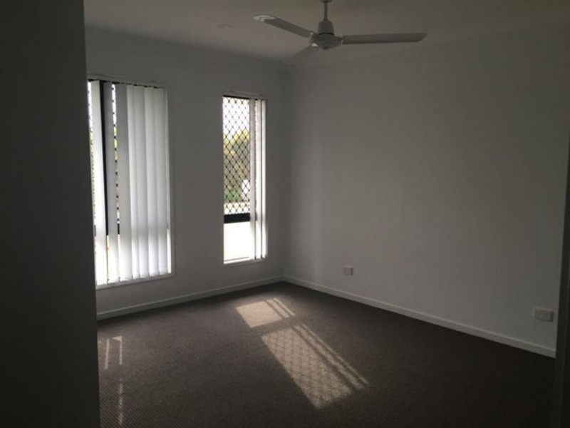 1/1 Bottle Brush Circuit, Coomera QLD 4209