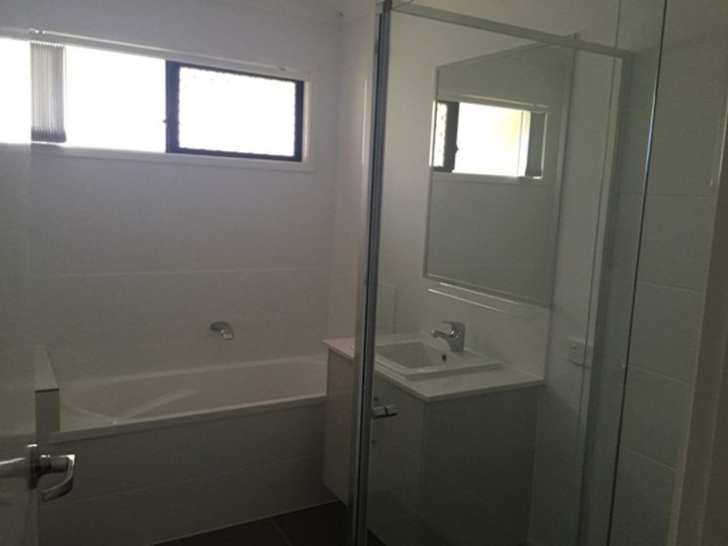 1/1 Bottle Brush Circuit, Coomera QLD 4209
