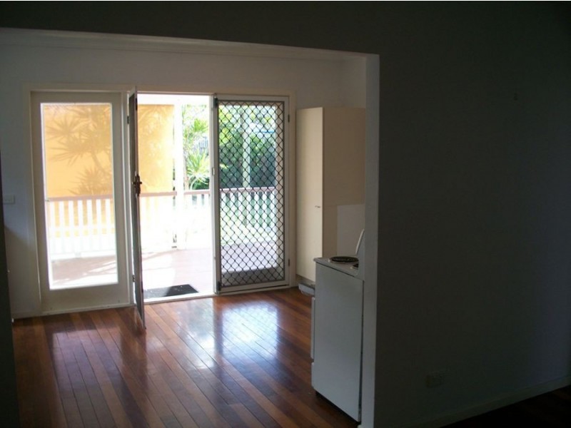 18 Petrel Avenue, Mermaid Beach QLD 4218