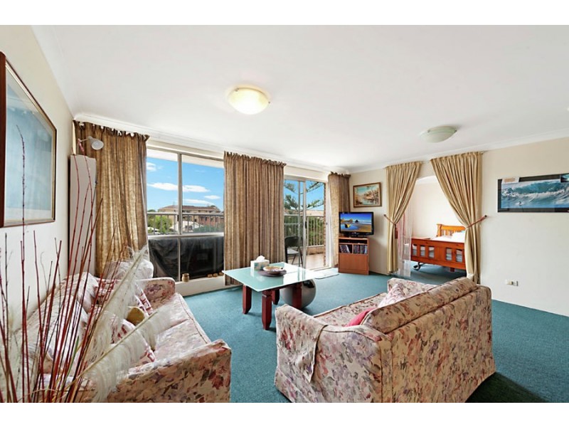 9/2279 Gold Coast Highway, Mermaid Beach QLD 4218