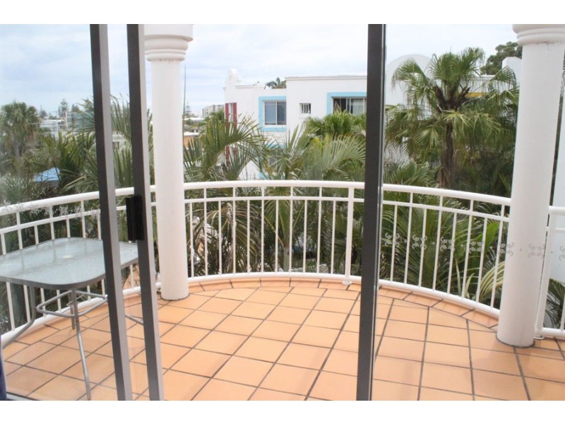 42/28 Chairlift Avenue “Santorini by the Sea”, Mermaid Beach QLD 4218