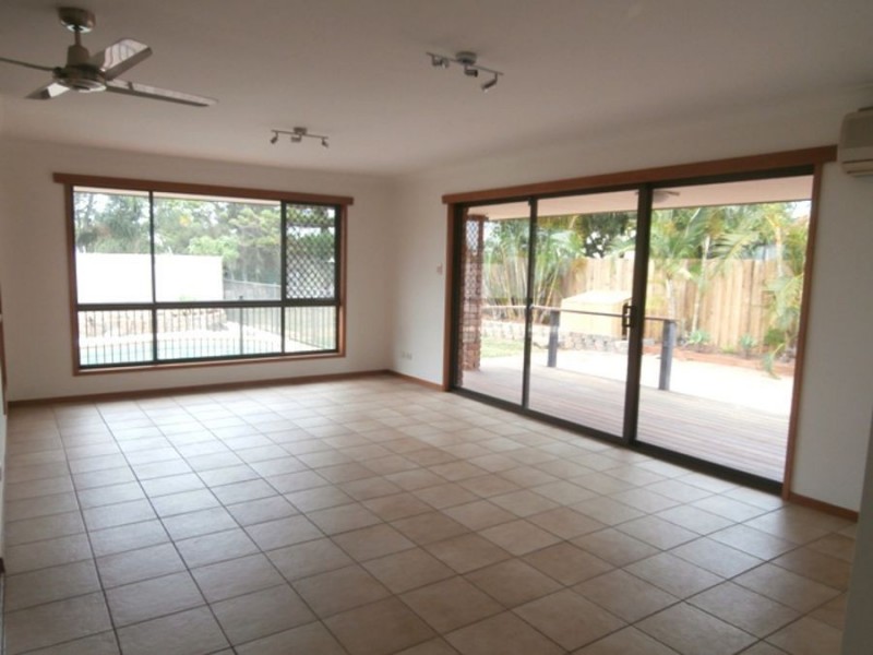 91 Alec Avenue, Mermaid Waters QLD 4218