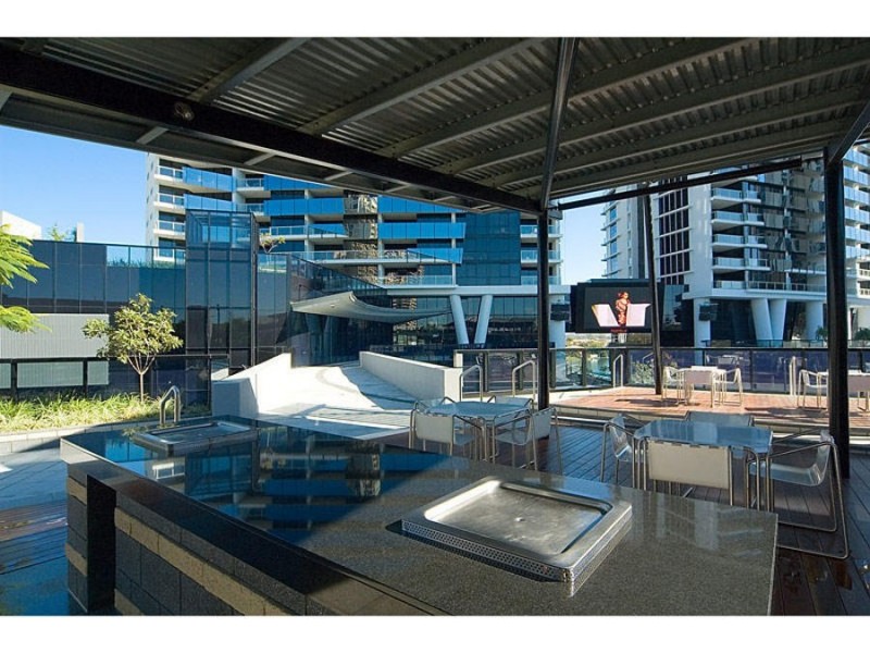 2076/9 Ferny Avenue “Circle on Cavil’, Surfers Paradise QLD 4217
