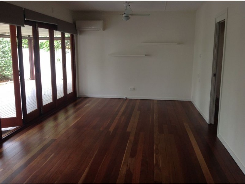 6 Mary Street, Labrador QLD 4215