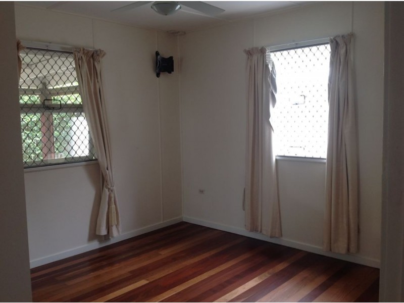 6 Mary Street, Labrador QLD 4215