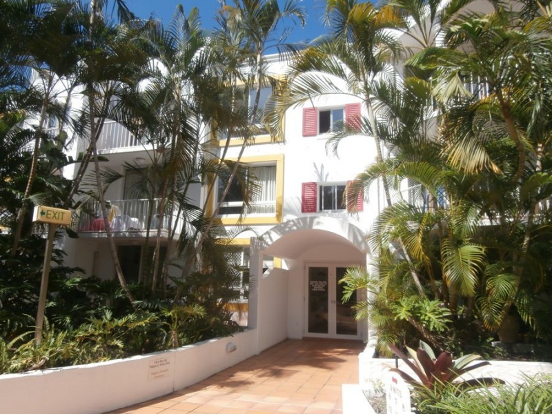 18/28 Chairlift Avenue “Santorini by the Sea”, Mermaid Beach QLD 4218