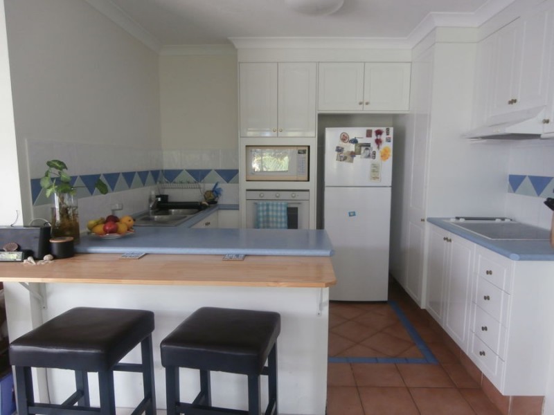 18/28 Chairlift Avenue “Santorini by the Sea”, Mermaid Beach QLD 4218