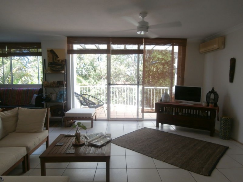 18/28 Chairlift Avenue “Santorini by the Sea”, Mermaid Beach QLD 4218