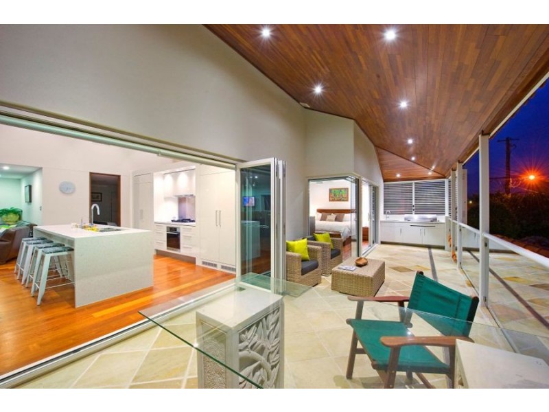 240 Hedges Avenue, Mermaid Beach QLD 4218