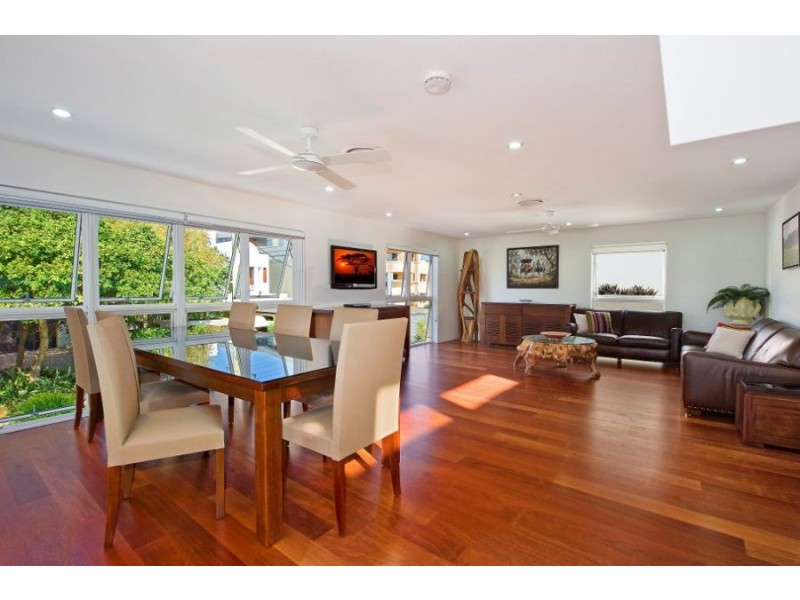 240 Hedges Avenue, Mermaid Beach QLD 4218