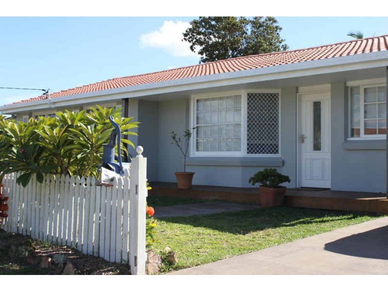 9 Constance Avenue, Mermaid Waters QLD 4218