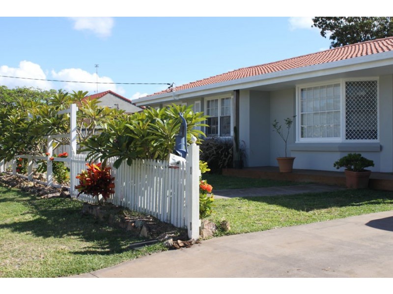 9 Constance Avenue, Mermaid Waters QLD 4218