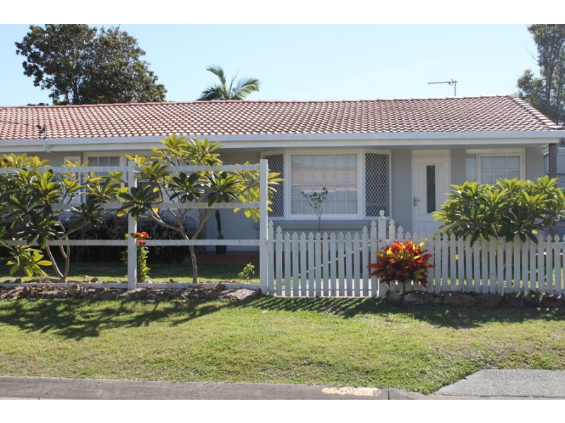 9 Constance Avenue, Mermaid Waters QLD 4218