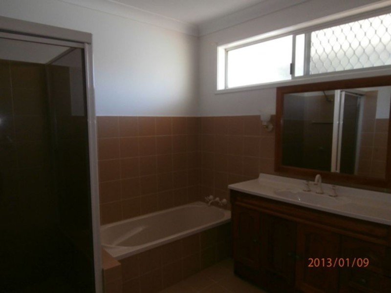 9 Constance Avenue, Mermaid Waters QLD 4218
