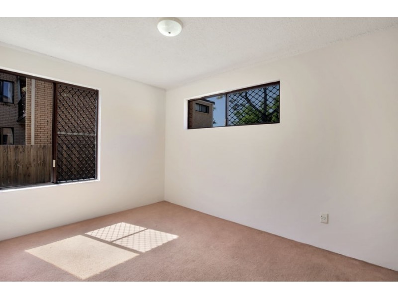 1/50 Oceanic Drive, Mermaid Waters QLD 4218