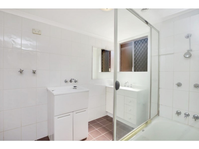 1/50 Oceanic Drive, Mermaid Waters QLD 4218