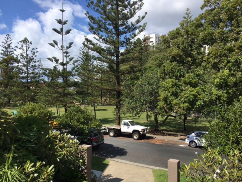 13 Chairlift Avenue East, Mermaid Beach QLD 4218