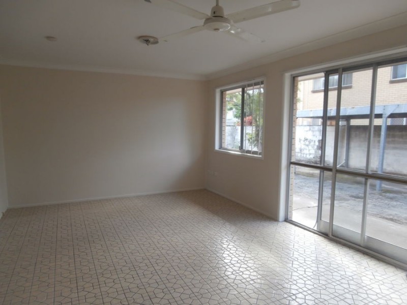 2/33 Burra Street, Chevron Island QLD 4217