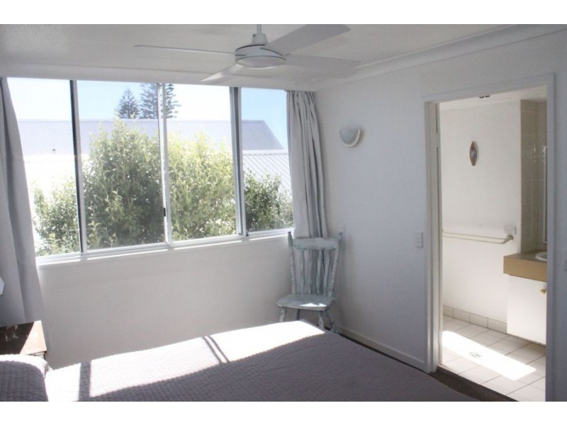 9/40 Marine Parade “Sanderling”", Miami QLD 4220