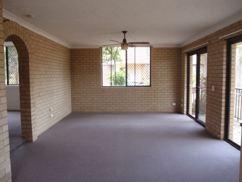2/2301 Gold Coast Highway “La Costa Village”, Mermaid Beach QLD 4218