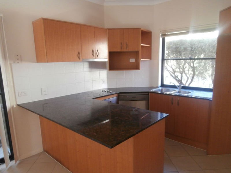 4 141 Cotlew St, Ashmore QLD 4214