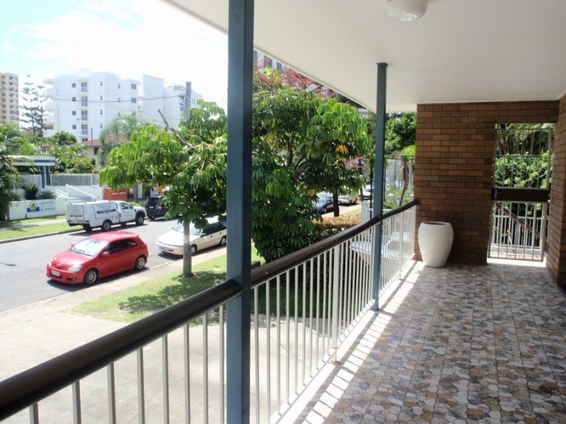 4 16 Anne Avenue, Broadbeach QLD 4218