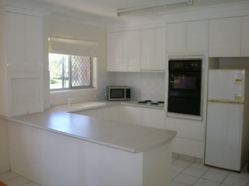 4 16 Anne Avenue, Broadbeach QLD 4218