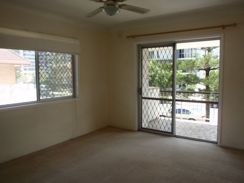 4 16 Anne Avenue, Broadbeach QLD 4218