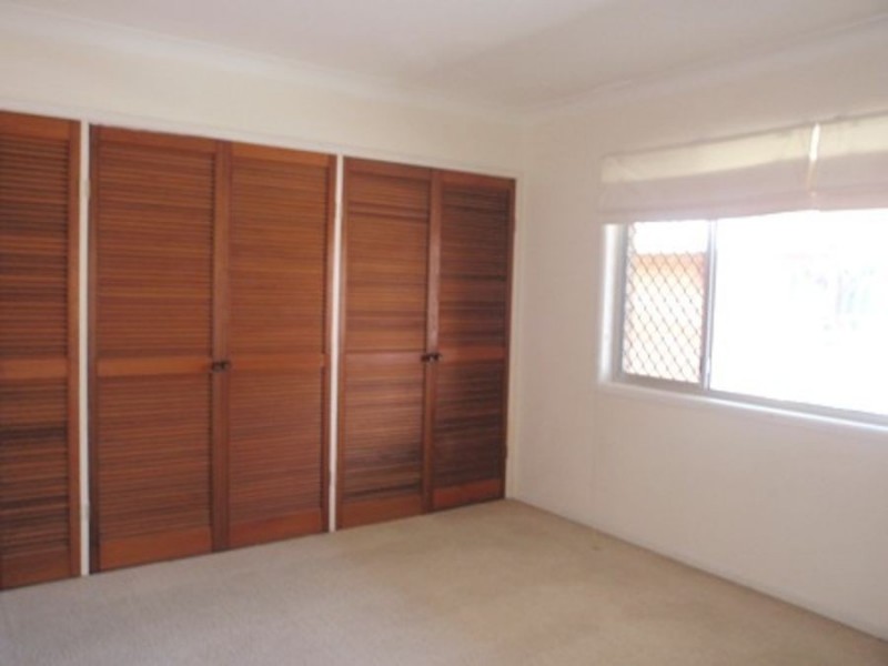 4 16 Anne Avenue, Broadbeach QLD 4218